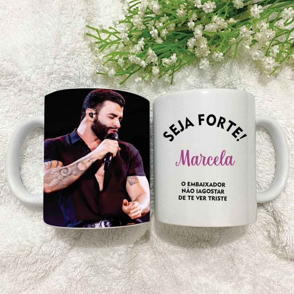 Caneca Seja forte o Embaixador Gustavo Lima nao ia gostar de te ver triste COM SEU NOME