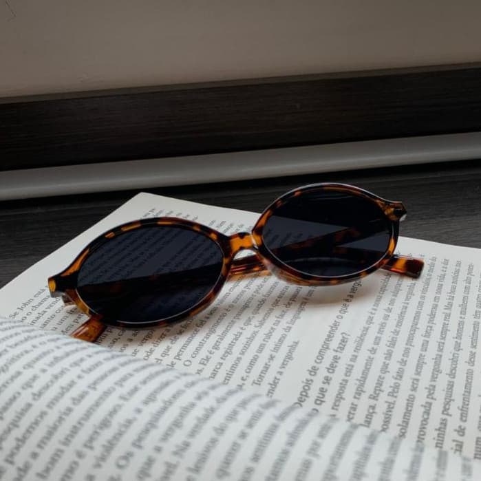 NEWS Óculos de Sol Marrom Tartaruga Oncinha Feminino Armação Oval Retrô Estilo Vintage, Leve e Elegante