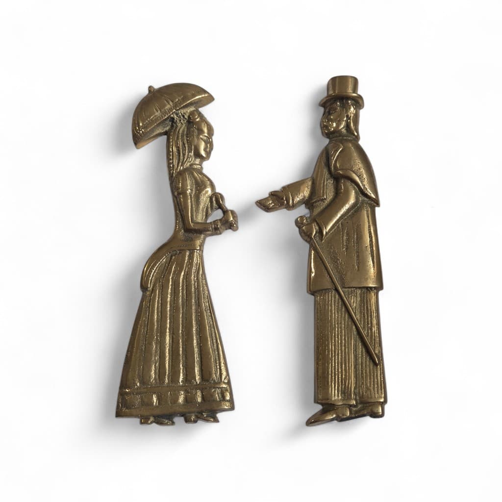 Casal Decorativo de Latão Banheiro Vestiário Homem e Mulher