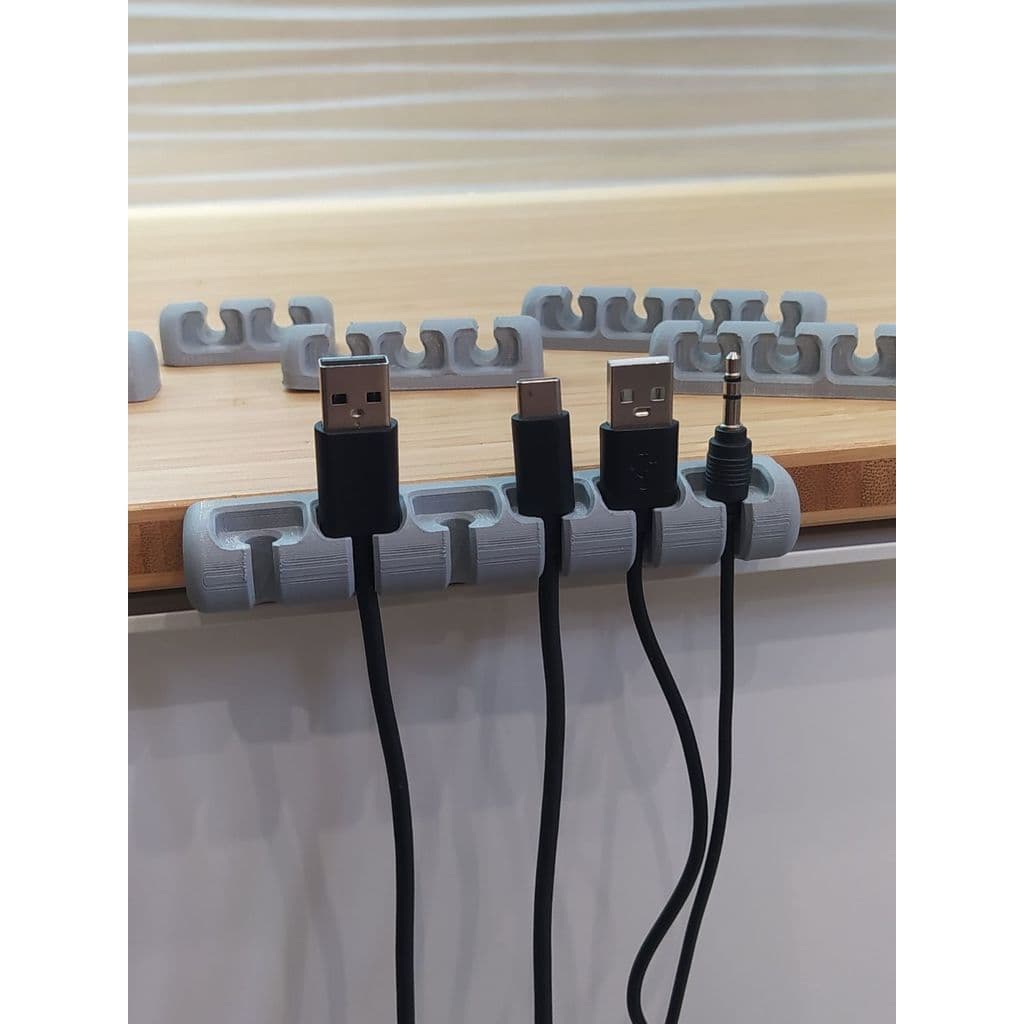 CLIP ORGANIZADOR CABOS USB MESA