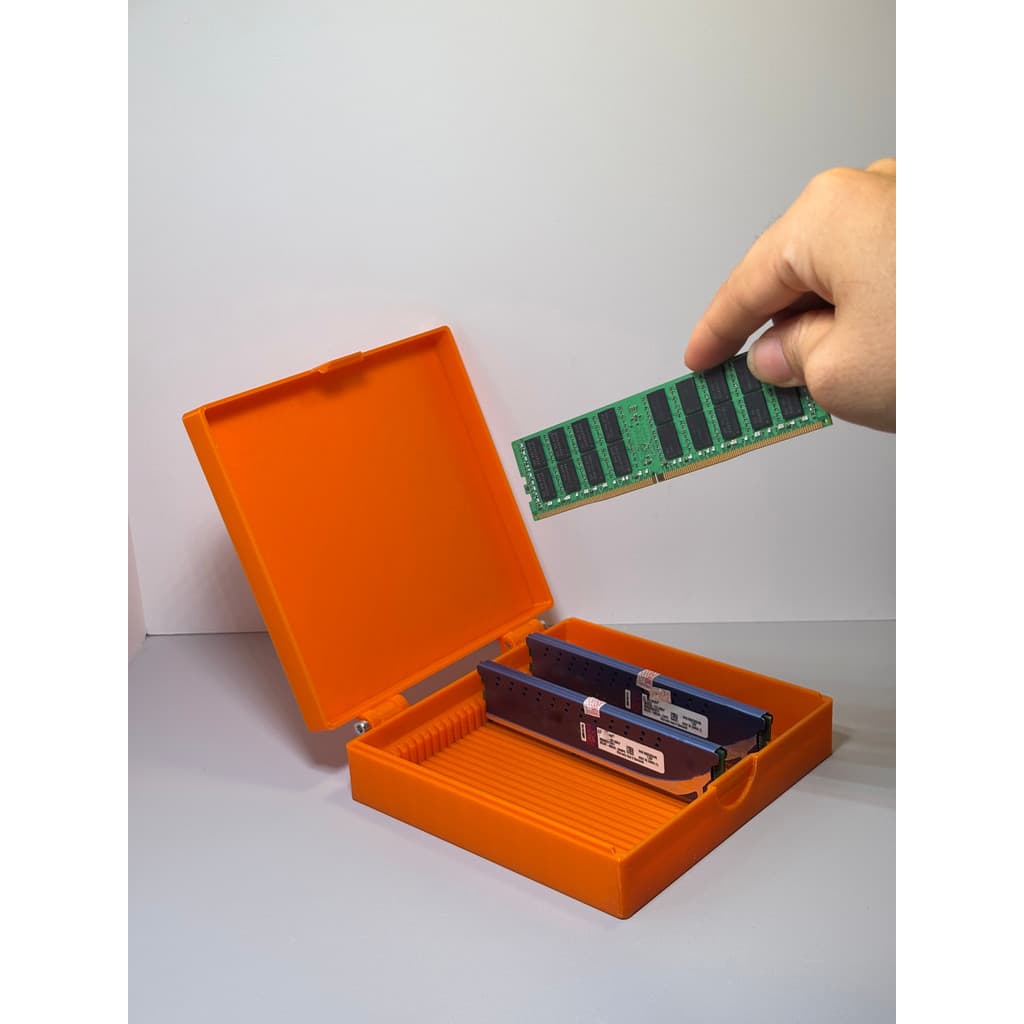 Caixa de armazenamento de módulos de memória com tampa para computadores desktop, comporta 30 módulos de memória.