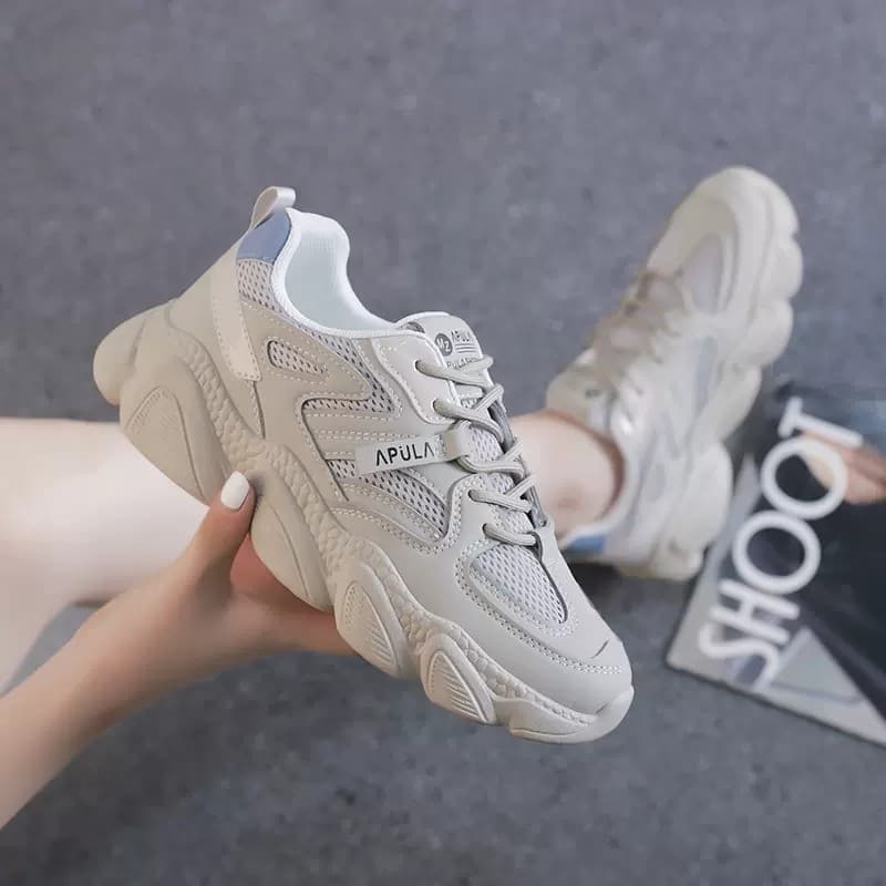 Sapatos femininos 2025 novo estilo inverno All-Match leve Casual papai sapatos absorção de choque correndo mostrando pés