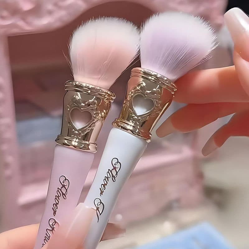 A Flor KNOWS Bunny Garden Blush Brush , Novo Pincel De Maquiagem Angular Portátil , Cerdas Ultramacias Para Misturar