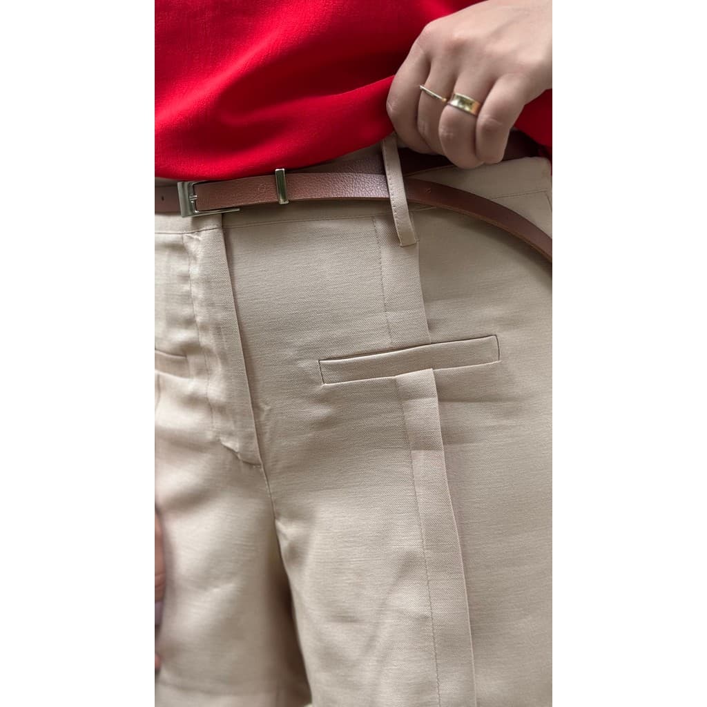 SHORT CURTO COM BOLSOS FAKE E PASSANTE DE CINTO  CAMILA
