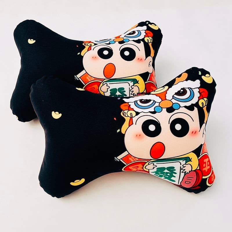 Ano novo Crayon Shin-Chan vermelho preto encosto de cabeça do carro pescoço travesseiro par carro dos desenhos animados
