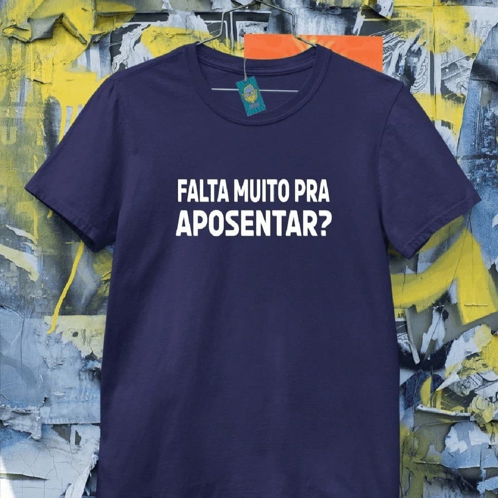 Camiseta Camisa Falta Muito Pra Aposentar Frases Engraçadas TShirt Unisex