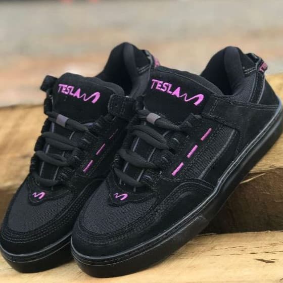 Tênis Tesla Alta Qualidade Masculino e Feminino pronta entrega barato