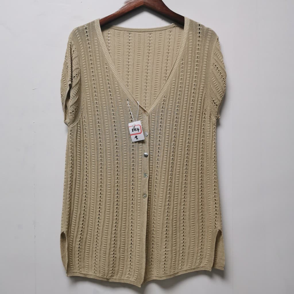 Armário feminino série de remoção de roupas 2025 verão moda All-Match simples manga curta malha Cardigan feminino E154