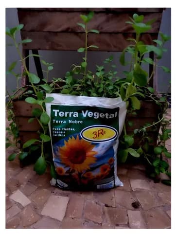 Composto Orgânico 3R – Terra Vegetal Adubada 2 Kg Ideal para Jardinagem