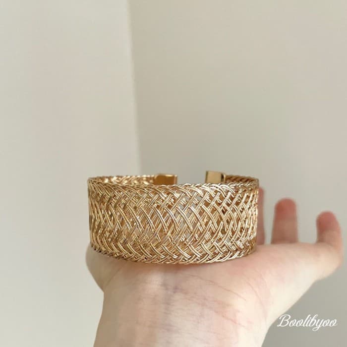 Boolibyoo textura trançada pulseira aberta moda feminina Retro requintado Metal oco pulseira jóias
