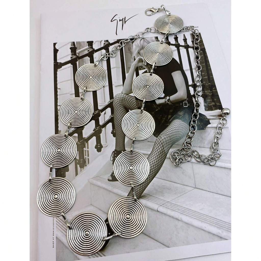 Cinto feminino de metal com detalhe redondo em espiral - Boho Chic
