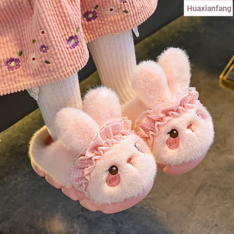 {Novos produtos} Outono inverno meninas chinelos de algodão dos desenhos animados meninas bonitos manter quente pelúcia