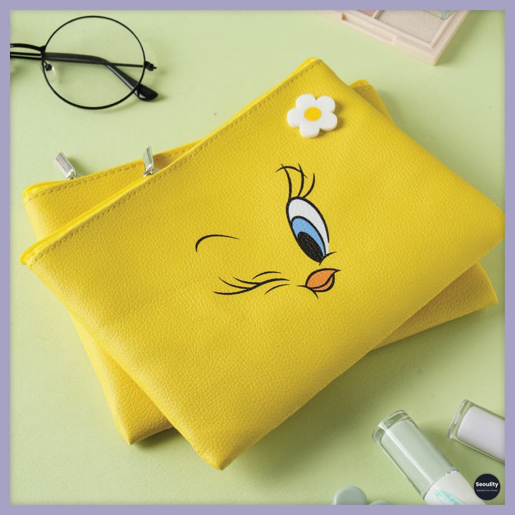 [Daiso Korea] Bolsa Looney Tunes Tweety Flower Zip Slim – Organizador Fofo E Compacto