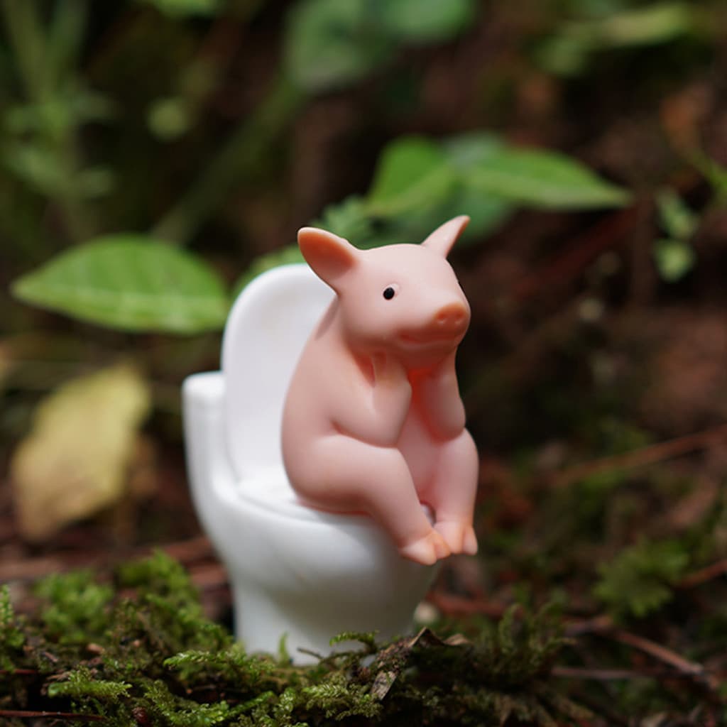 [SKI] Estátua De Porco Em Miniatura , Sentado No Banheiro , Mini Brinquedo Animal , Estatueta De Porquinho , Painel De C