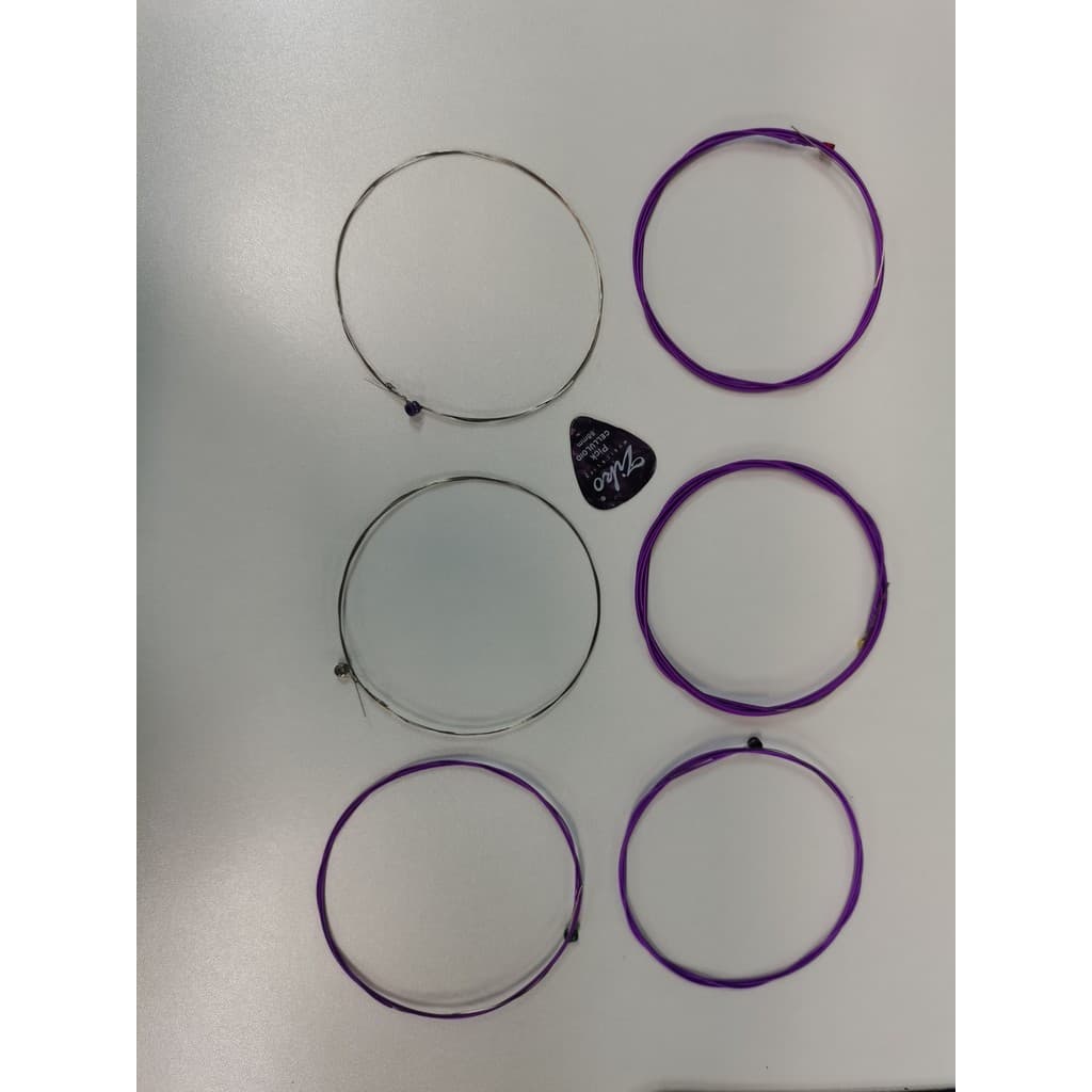 Ziko CPN012V Conjunto de cordas de guitarra roxa EBGDAE 6 cordas com palheta de guitarra adequada para guitarra elétrica