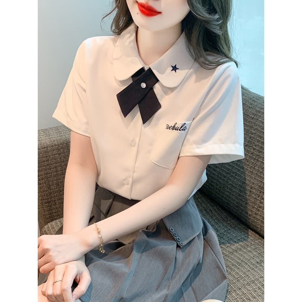 Camisa branca de manga curta feminina verão 2026 novo estilo Preppy jk topo bordado gola polo camisa curta literária