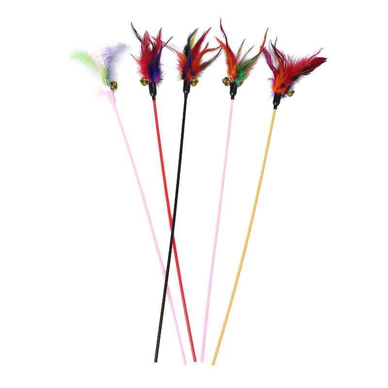 Varinha de brincar para gatos com penas coloridas, penas de frango e campainha.