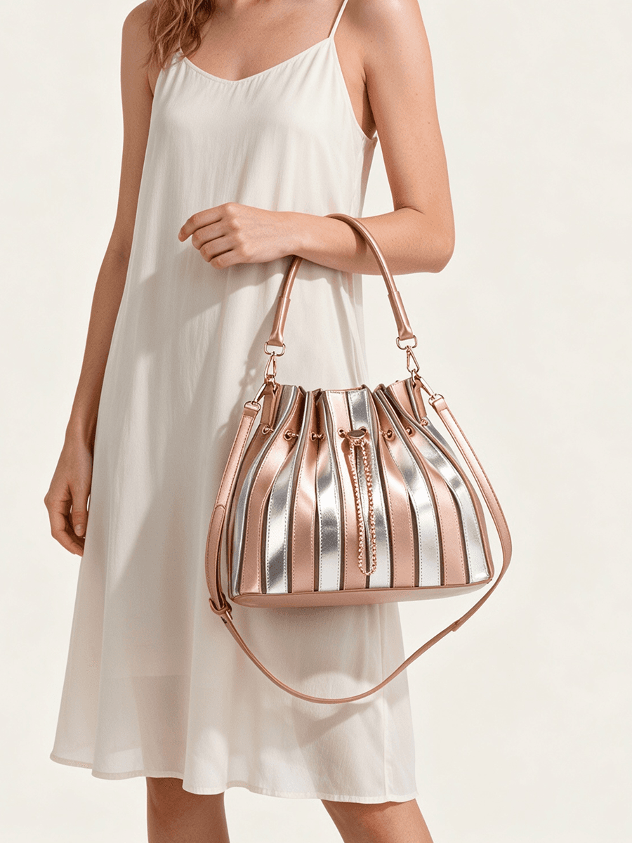 Bolsa de mão feminina plissada com listras, bolsa de ombro tiracolo com cordão metálico brilhante, bolsa de luxo estilo