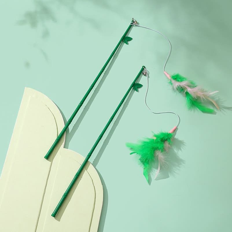 Varinha para gatos em formato de bambu com sino e penas coloridas substituíveis, brinquedo interativo para filhotes