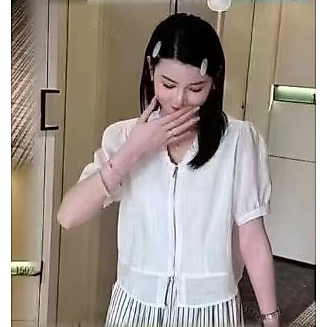 Manga bufante com decote em V Cardigan camisa feminina estação europeia verão europeu feminino de manga curta topo 88053