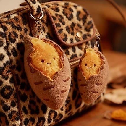 Chaveiro de pelúcia de batata com mel assado, boneca de batata doce fofa, pingente de bolsa de menina, presente de inver