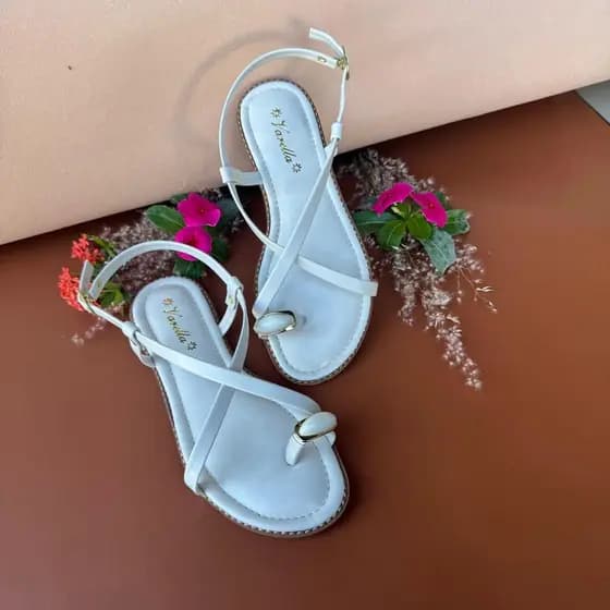 Sandália fivela Feminina Flat De Napa Madrid Rasteirinha Casual Com Peça Dourada Promoção