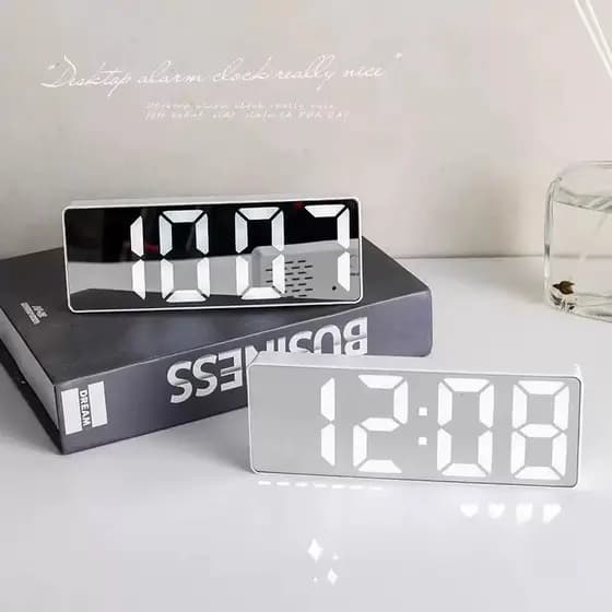 Relógio Despertador Digital De Mesa 16X2X6cm Alarme Temperatura 3  Pilha AAA Usb PRETO/ BRANCO  Com Led canaa yl