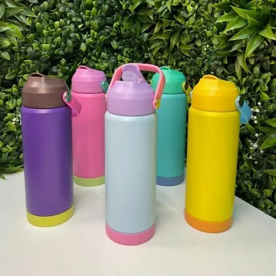 Garrafa com Bico de Silicone, Vedação Segura e Alça – 500ml e 1000ml de Pura Praticidade