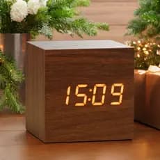 🕰️⏰ Relógio de LED em madeira🔲 em formato de cubo 📦 : sofisticação minimalista 🌟 para decorar com estilo e praticidade.🎁
