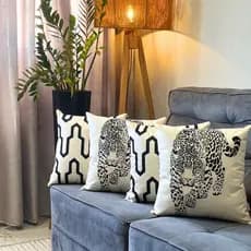 Kit 4 Capas de Almofadas Estampada Animais Suede Decorativas com Zíper 40x40cm