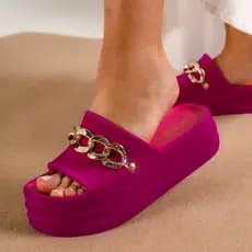 Chinelo Plataforma EVA Aveludado com Detalhe de Corrente