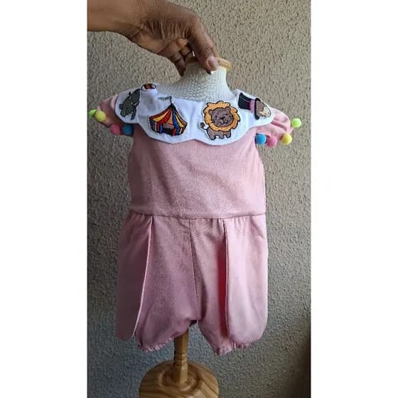 Romper circo rosa menina, festa circo,fantasia circo,jardineira circo, circo rosa,roupa circo menina