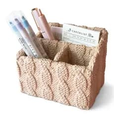 Organizador de Mesa Decorativo Boho – Porta Canetas com Textura de Tricô Moderna