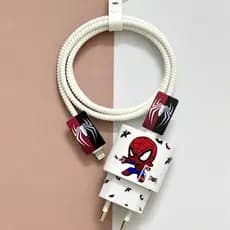 51FC  Adesivo protetor 4 em 1 para carregador de iPhone, com estampa do Homem-Aranha, compatível com carregadores Apple