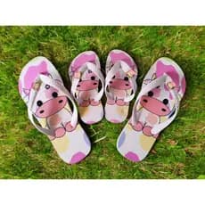 Kit Mãe e Filha Chinelo mumu Vaca Personagens tira larga com pingente Envio Imediato Confortável