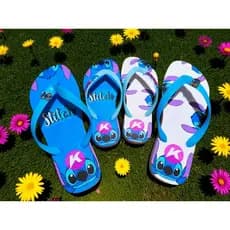 KIT Chinelo Mãe e Filha  - Idênticas Chinela Sandalia de Dedo Feminina iguais Estampada Stitch Lillo
