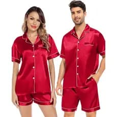 Kit Casal 2 Peças Pijama Americano Cetim com Elastano Camisa Bolso Botões Manga Curta e Short