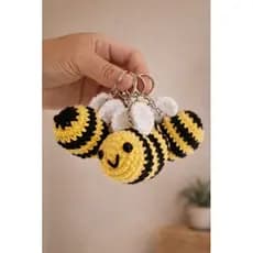 Chaveiro Abelha Amigurumi 11cm | Artesanal em Fio Soft | Fofo e Delicado