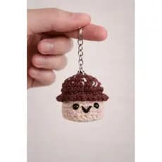 Chaveiro Cupcake Amigurumi 12cm | Fio Soft | Fofo e Artesanal