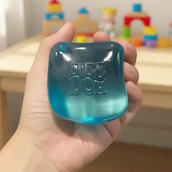 Needoh Nice Cube Gumdrop Squeeze Toy – Super Fidget Sólido com Efeito Espiral