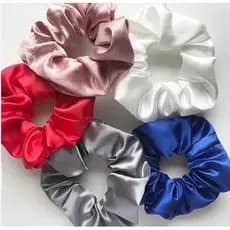Kit com 50 peças Laçarotes Scrunchies de Cetim Revenda Ocasiões - 50 un