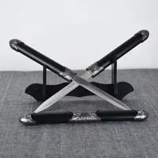 Espadas Gêmeas da China Produto Descrito com Detalhes em Preto e Prata Design Exclusivo em Preto e Prata