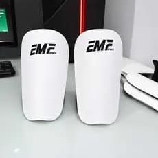 ⚽ Caneleiras Brancas EMF Sports – Ideal para Times, Escolinhas e Atletas PRONTAS PARA USO