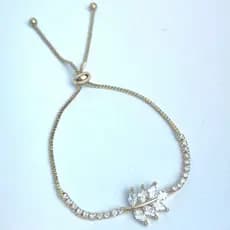 Pulseira Dourada Regulável Detalhe Tipo Folha com Fio Cravejado, Zircônias Red e Navetes Bolas (11cm)