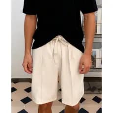 Estilo e conforto no seu dia a dia — bermuda de verão com design original e toque moderno.