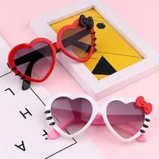 Óculos de Sol Infantil Coração com Laço 🎀 – Estilo Fofo, Divertido e Confortável