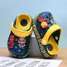 Homem de ferro crianças buraco sapatos meninos chinelos verão novo estilo Spiderman menino dos desenhos animados sandáli