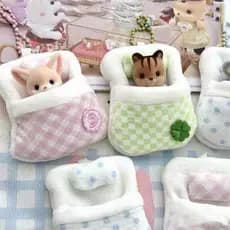 Novo Bonito Pelúcia Trevo De Quatro Folhas Cama Para Famílias Sylvanian Mini Boneca Pendurado Brinquedo De Alto Valor