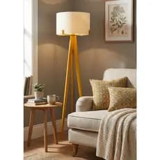 Luminária Abajur Tripé para Sala e Quarto em Madeira com Cupula em Tecido Neutro Áustria Design Minimalista Escandinavo
