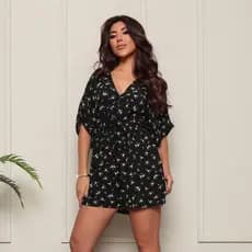 Macaquinho Curto Feminino Estampado Floral com Caimento Leve e Charmoso, Ideal para o Verão